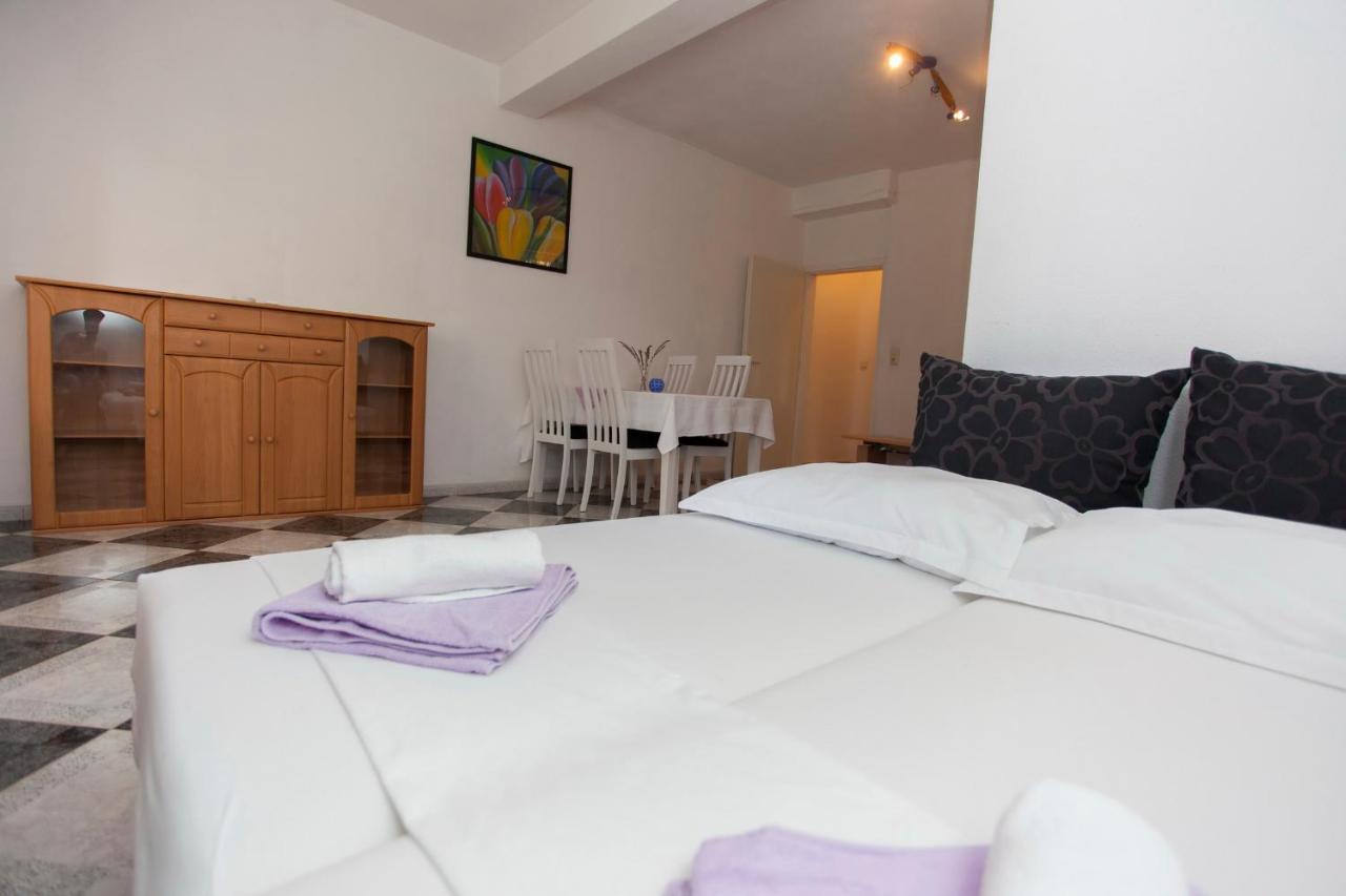 Apartments Damjanovic Makarska Habitación foto