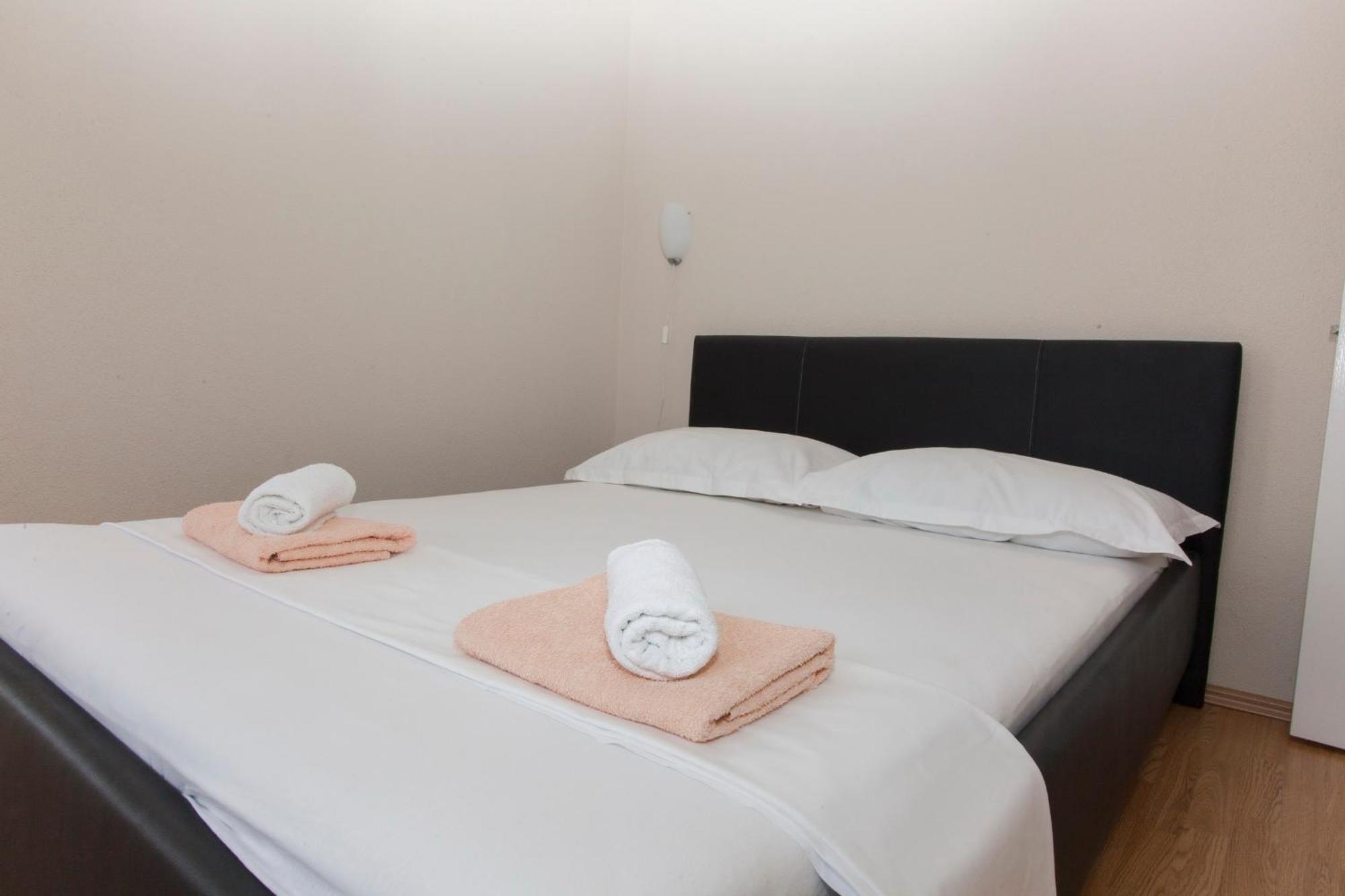 Apartments Damjanovic Makarska Habitación foto