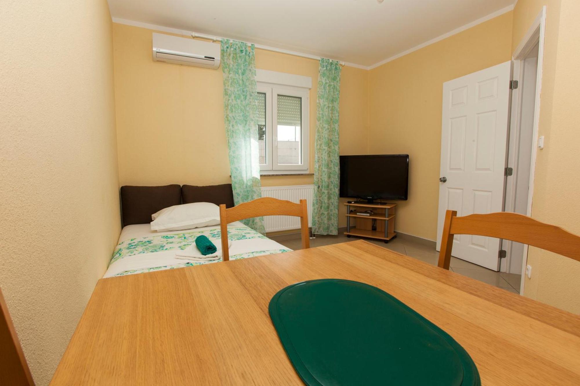 Apartments Damjanovic Makarska Habitación foto