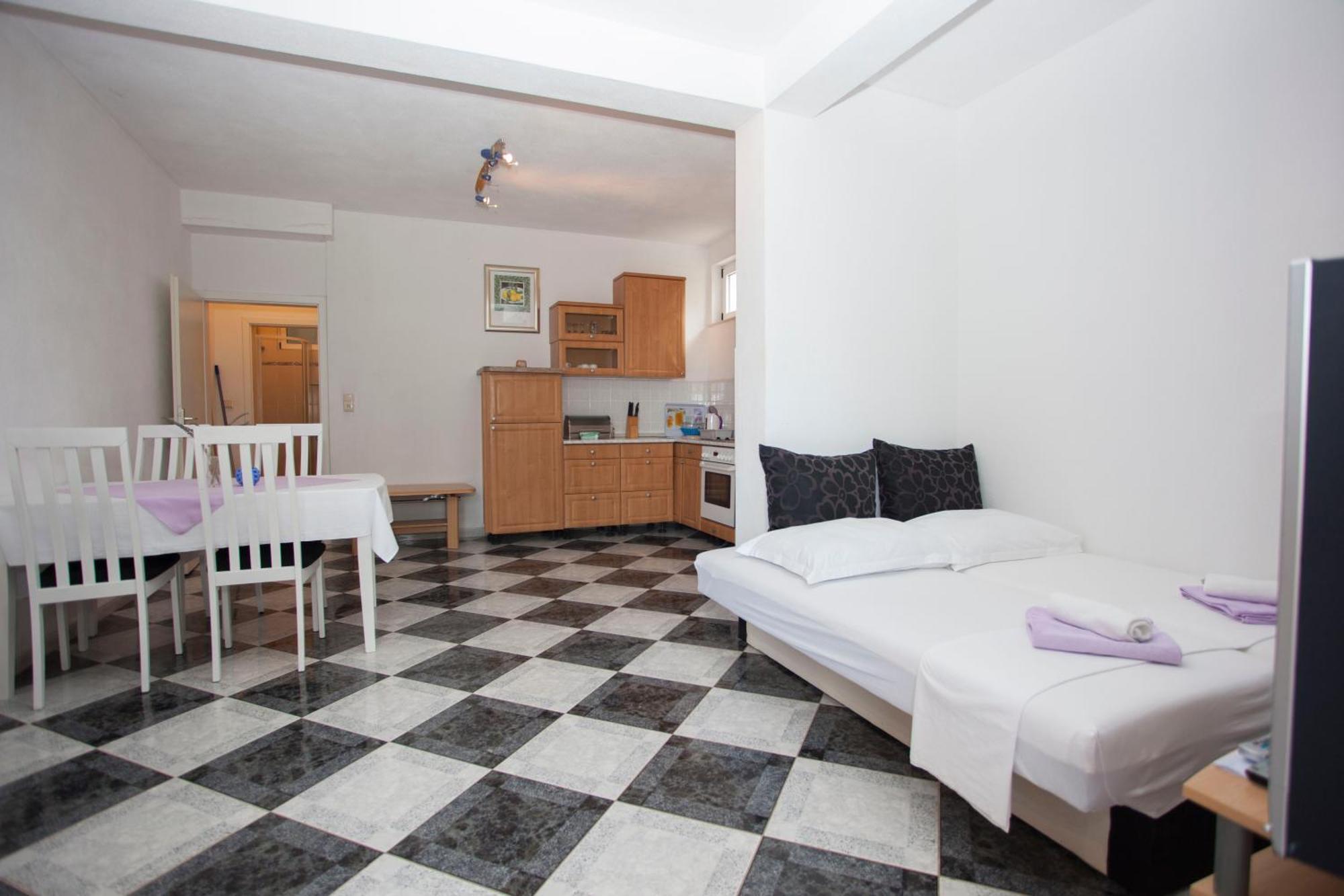 Apartments Damjanovic Makarska Habitación foto