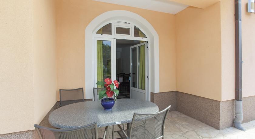 Apartments Damjanovic Makarska Habitación foto