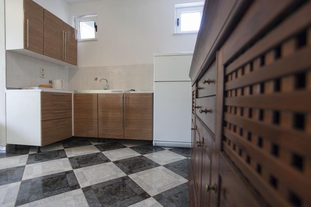 Apartments Damjanovic Makarska Habitación foto