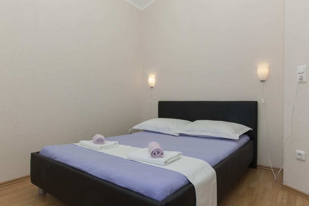 Apartments Damjanovic Makarska Habitación foto