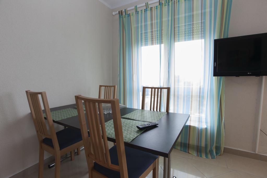 Apartments Damjanovic Makarska Habitación foto