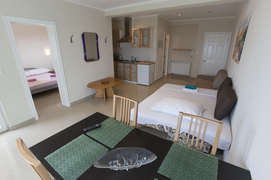Apartments Damjanovic Makarska Habitación foto