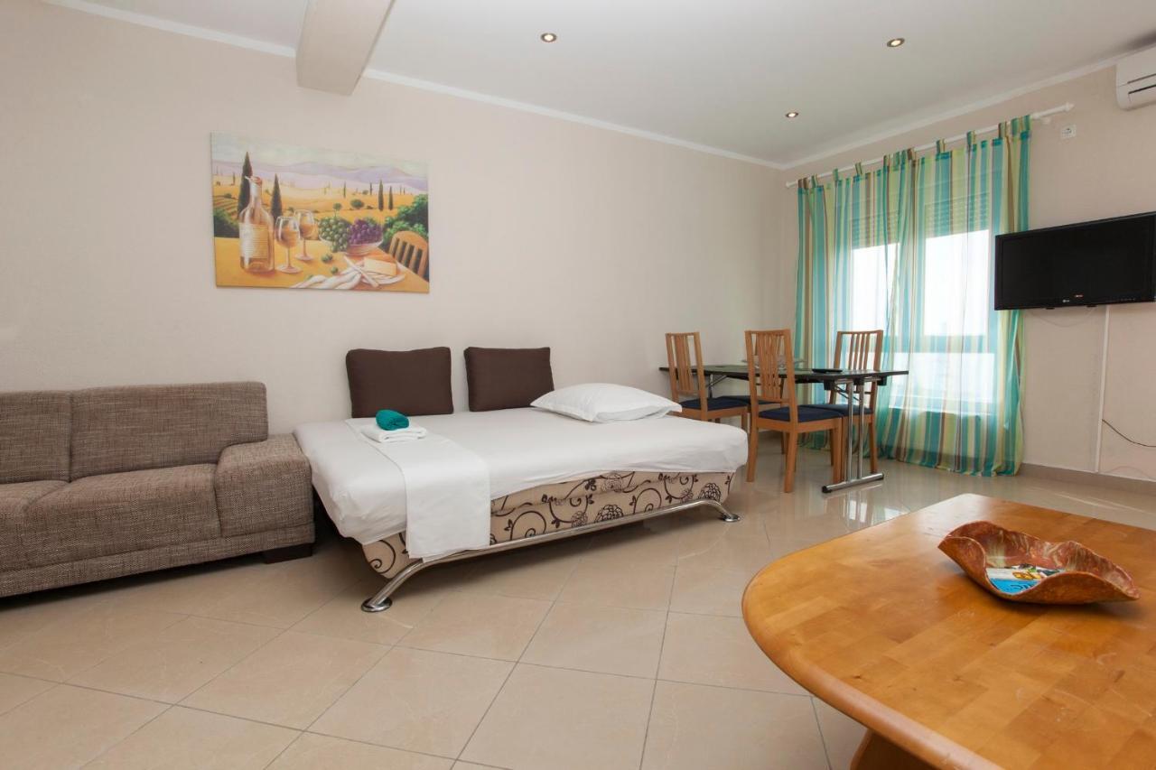 Apartments Damjanovic Makarska Habitación foto