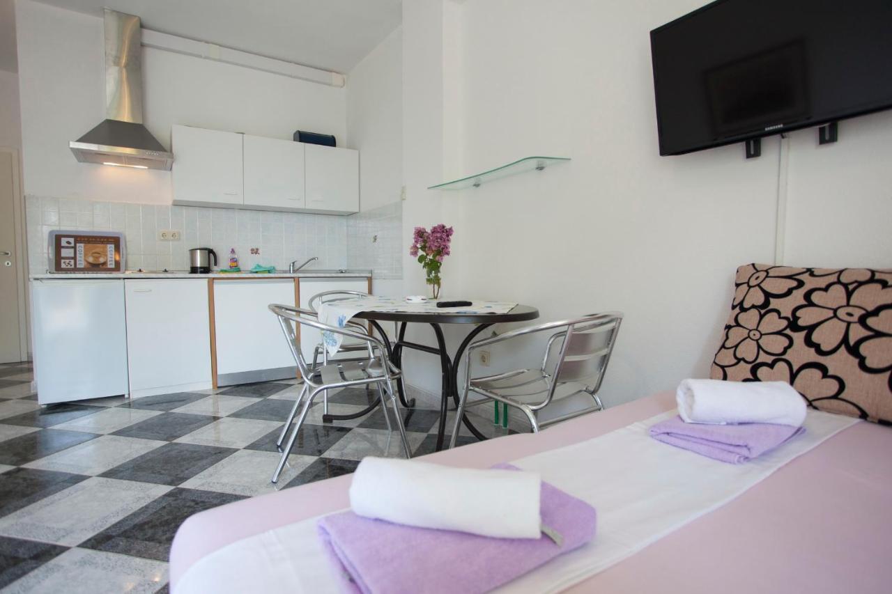 Apartments Damjanovic Makarska Habitación foto