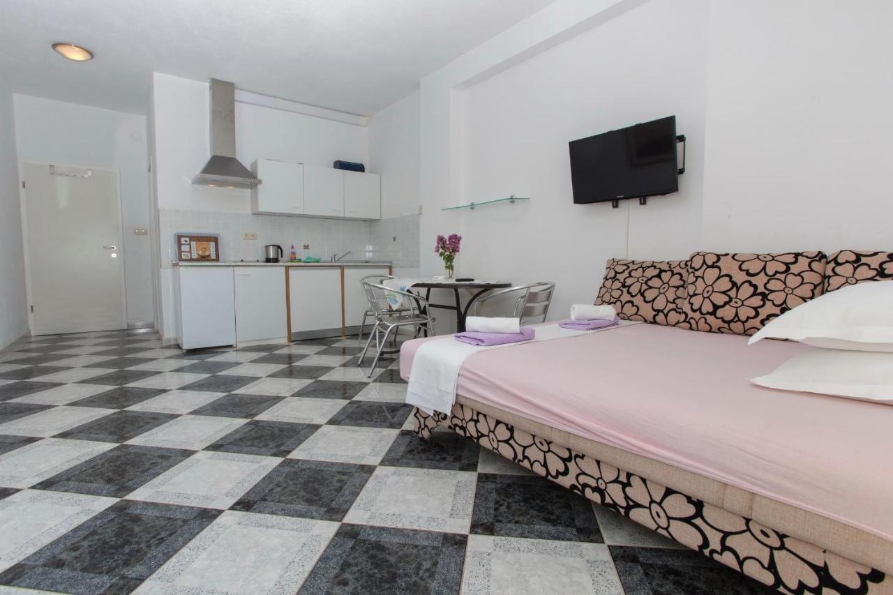 Apartments Damjanovic Makarska Habitación foto